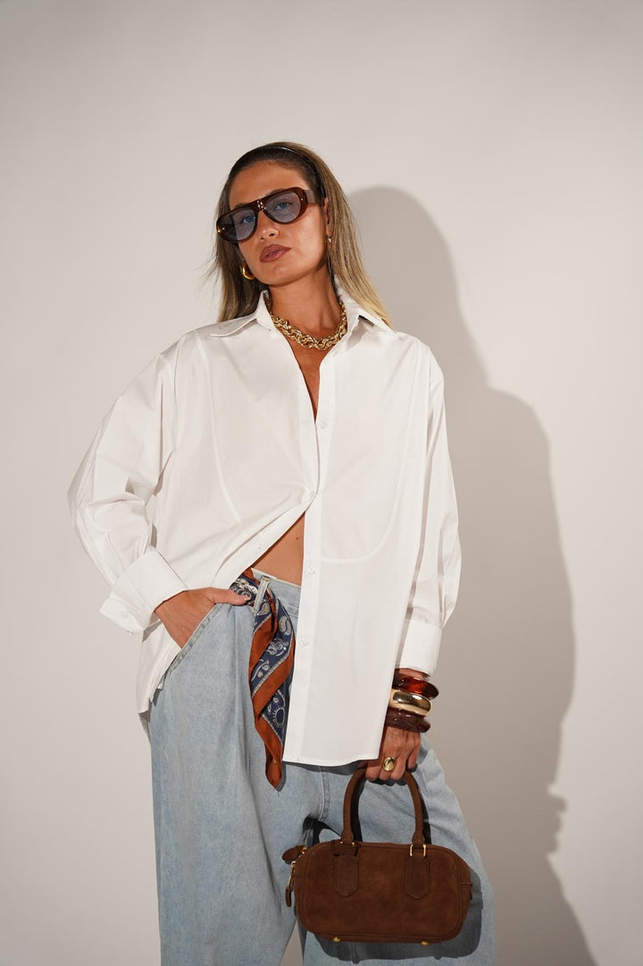 חולצה מכופתרת עם מנג׳ט בשרוול לנשים - דגם קלוד בצבעים לבן ותכלת