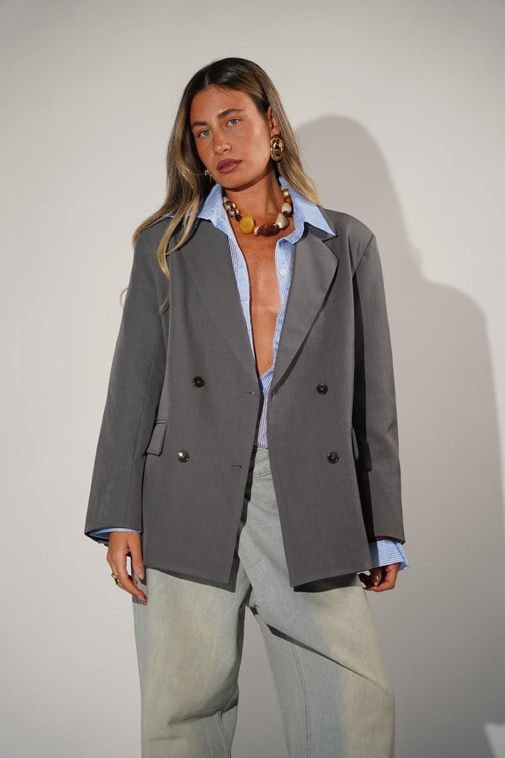 ג׳קט מחויט אוברסייז לנשים - דגם מדלן בצבעים שחור, אפור ואפור בהיר