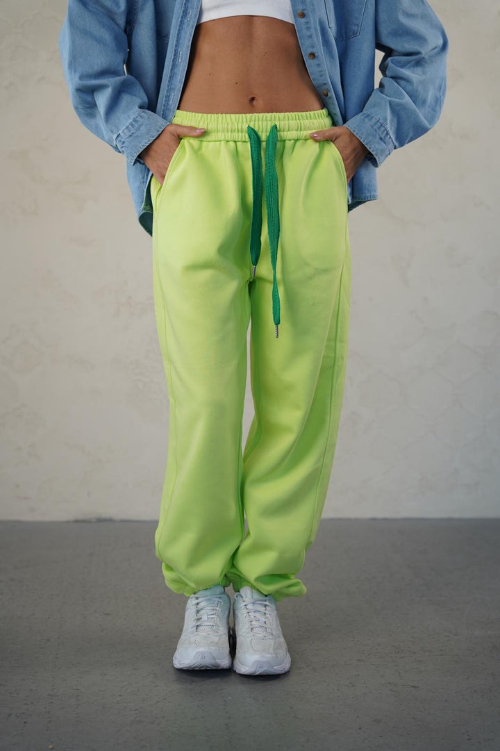 מכנס פוטר אוברסייז לנשים - דגם עדן בצבעים אדום, סגול, ורוד וירוק