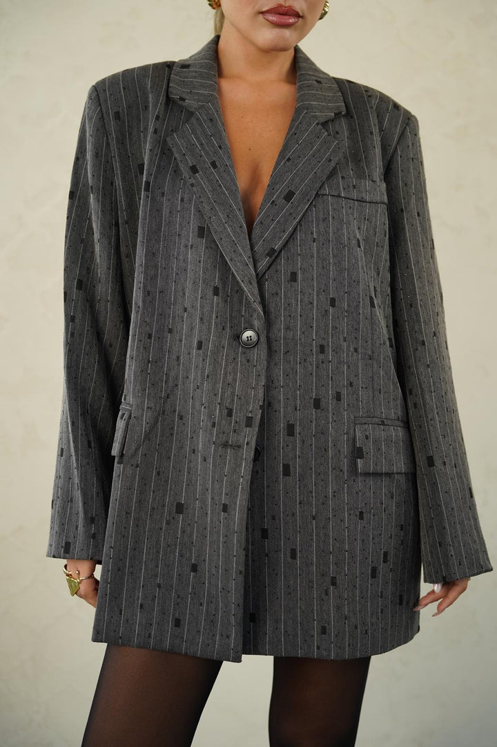 ג׳קט פסים עם אבנים לנשים - דגם קליאו בצבעים אפור כהה ובז׳