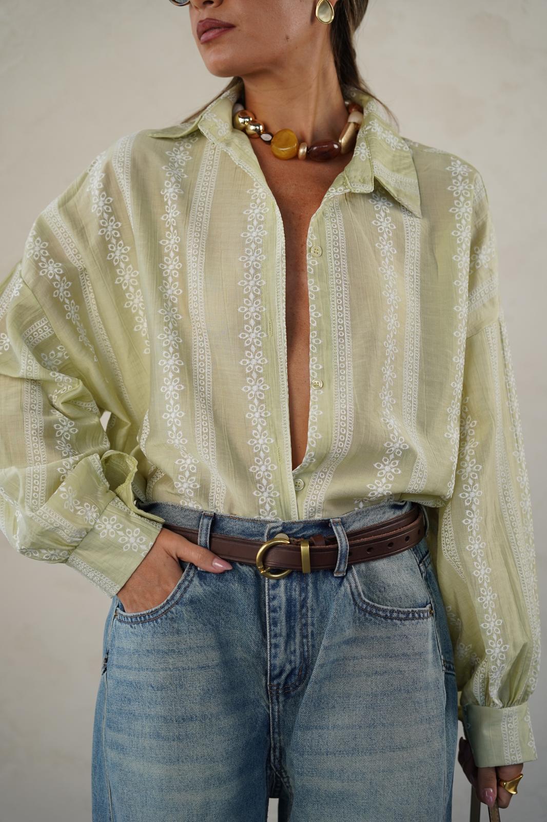 חולצה מכופתרת אוברסייז עם רקמה - דגם אלין בצבעים לבן, ורוד, קרם וירוק