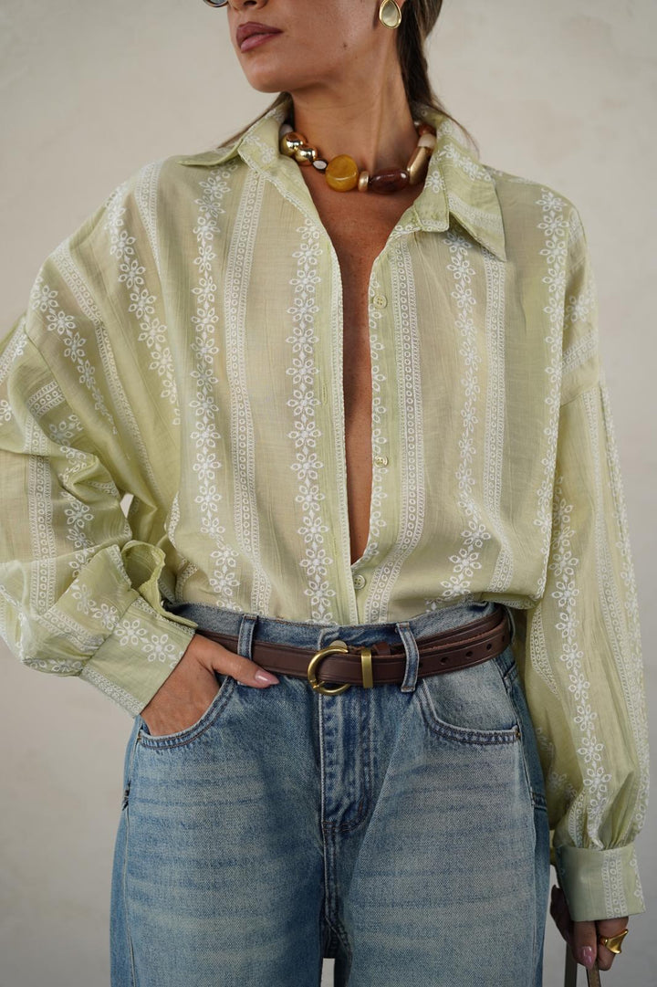 חולצה מכופתרת אוברסייז עם רקמה - דגם אלין בצבעים לבן, ורוד, קרם וירוק