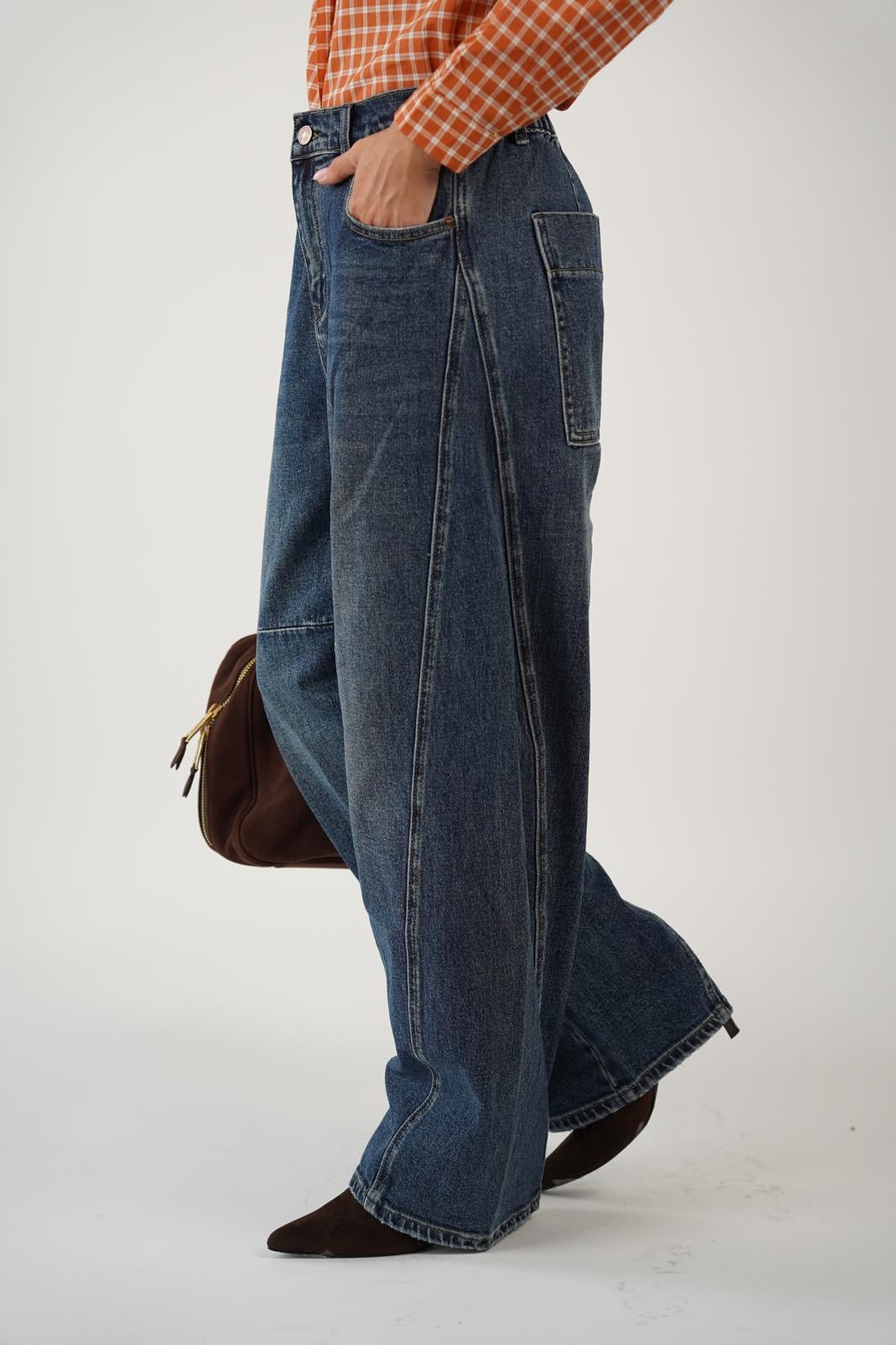 ג׳ינס אוברסייז עם חיתוכים לנשים - דגם ריאו בצבע כחול כהה