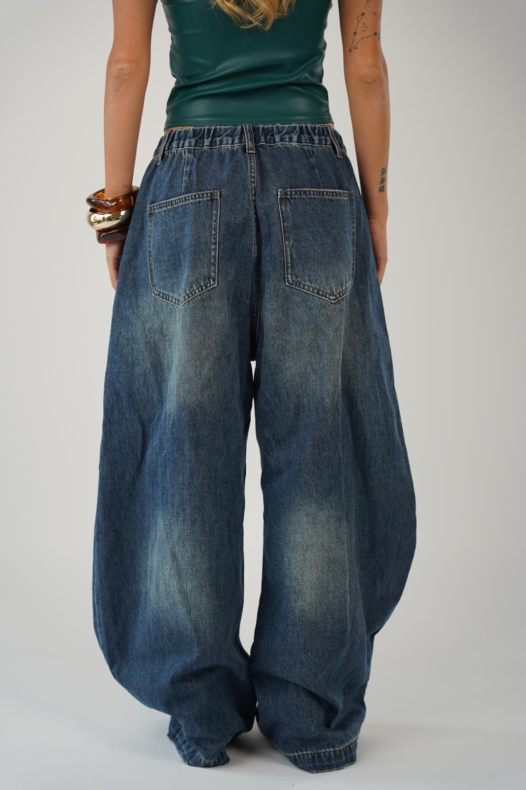 ג׳ינס אוברסייז עם חיתוכים לנשים - דגם ג׳סי