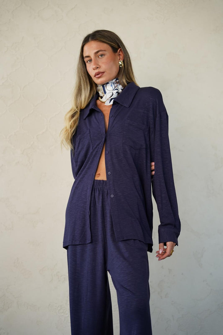 חליפה אלגנטית בגזרה ישרה לנשים - דגם קרין בצבעים שחור, בז׳, כחול נייבי וקרם