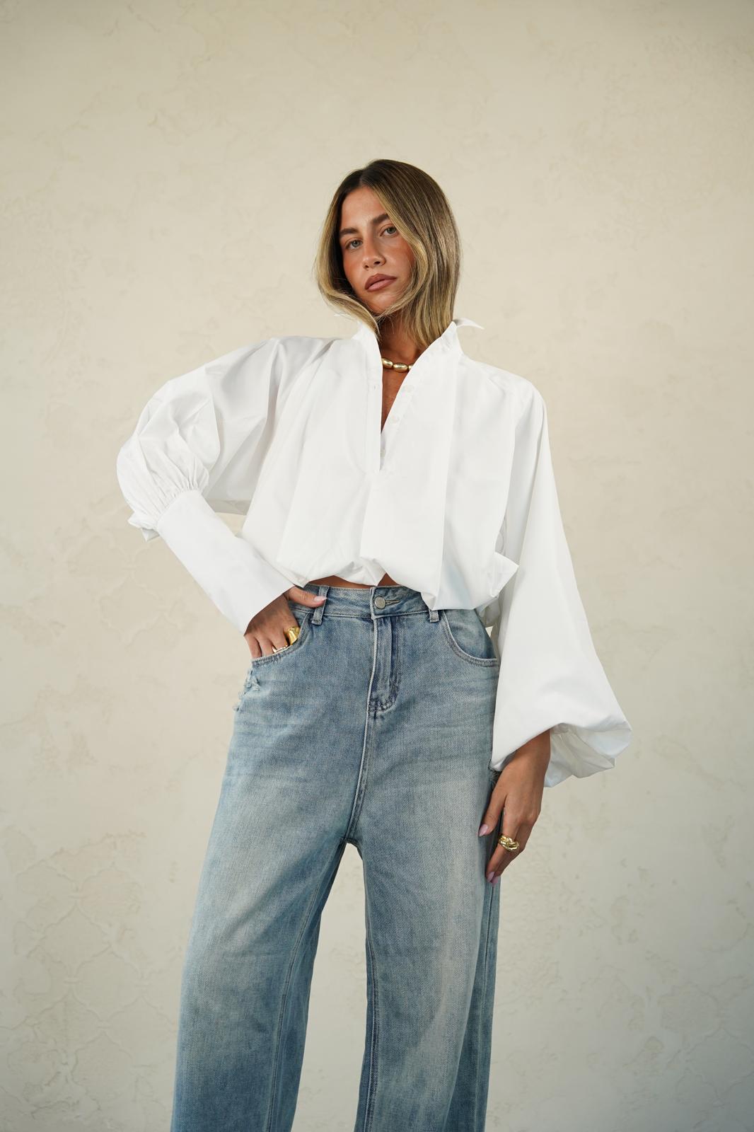 חולצה עם שרוולים תפוחים לנשים - דגם לינדה בצבעים שחור ולבן