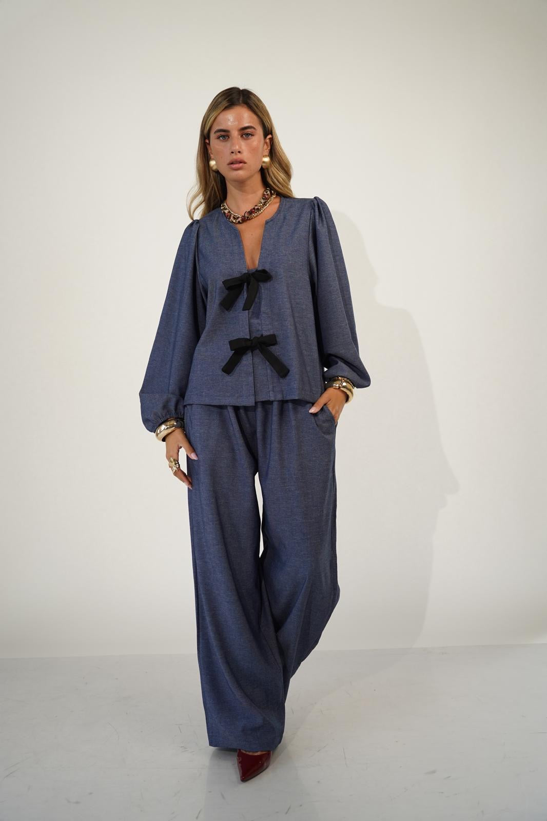 חליפה נשפכת לנשים - דגם מרלין בצבעים לבן, בז׳ וכחול ג׳ינס