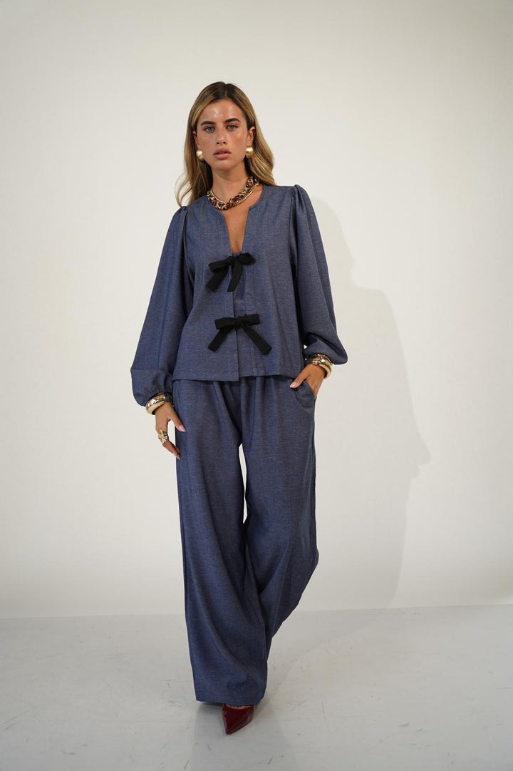 חליפה נשפכת לנשים - דגם מרלין בצבעים לבן, בז׳ וכחול ג׳ינס