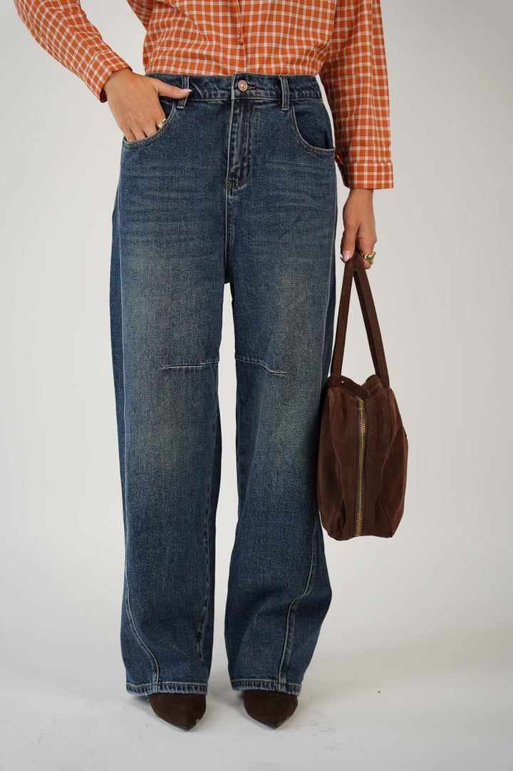 ג׳ינס אוברסייז עם חיתוכים לנשים - דגם ריאו בצבע כחול כהה