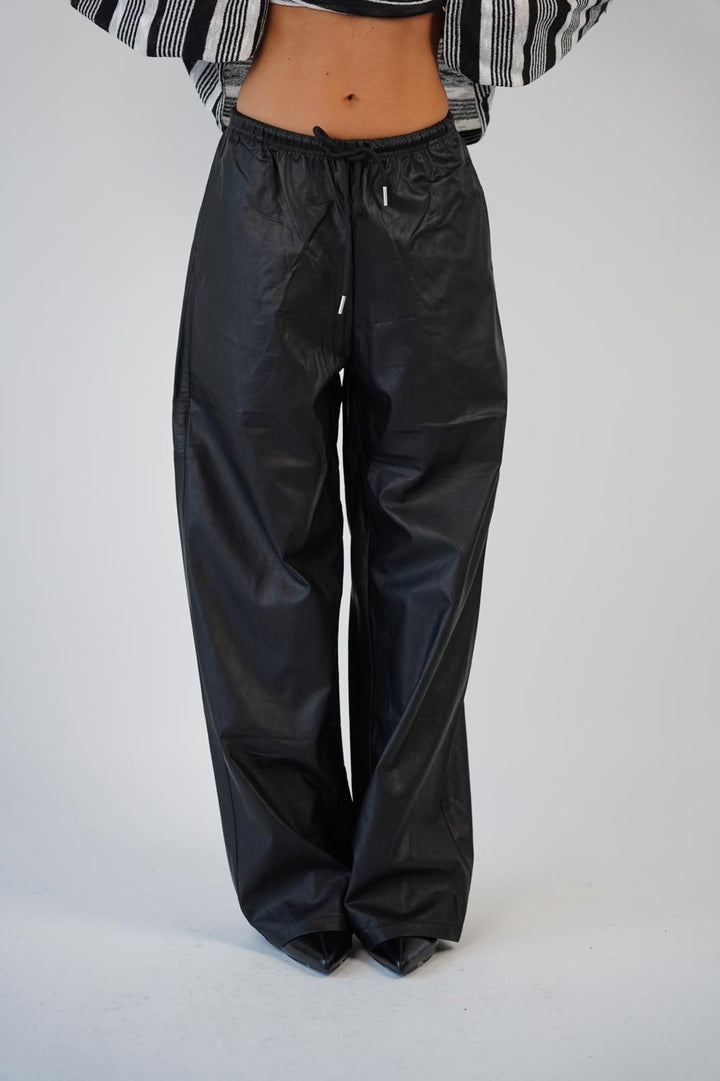 מכנס עור שיין