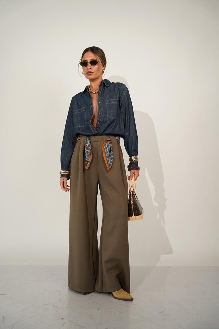 חולצת ג׳ינס מכופתרת לנשים - דגם מילה בצבעים ג׳ינס כהה וכחול ג׳ינס