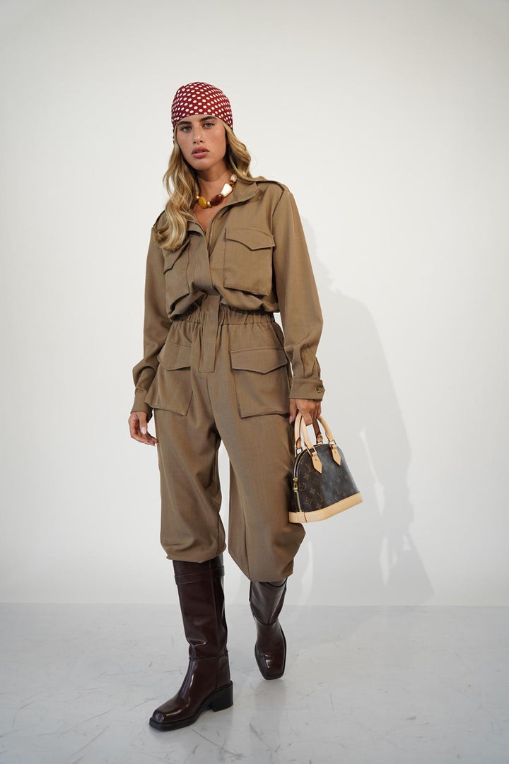 אוברול ארוך עם כיסים לנשים - דגם סקאי בצבע בז׳, קרם וחום