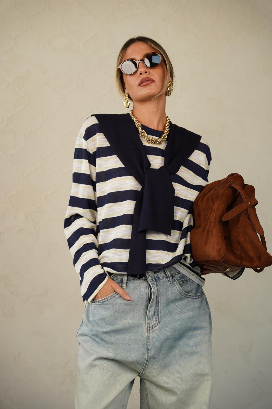 חולצת סריג דק בגזרת אוברסייז לנשים - דגם מייקל בצבעים פסים אדום ופסים כחול