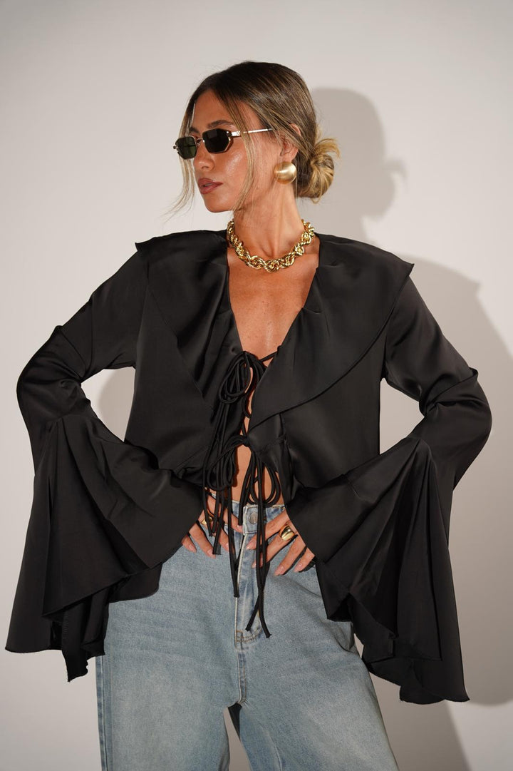 חולצה עם שרוולי פעמון לנשים - דגם איימי בצבעים צהוב זהב, לבן ושחור