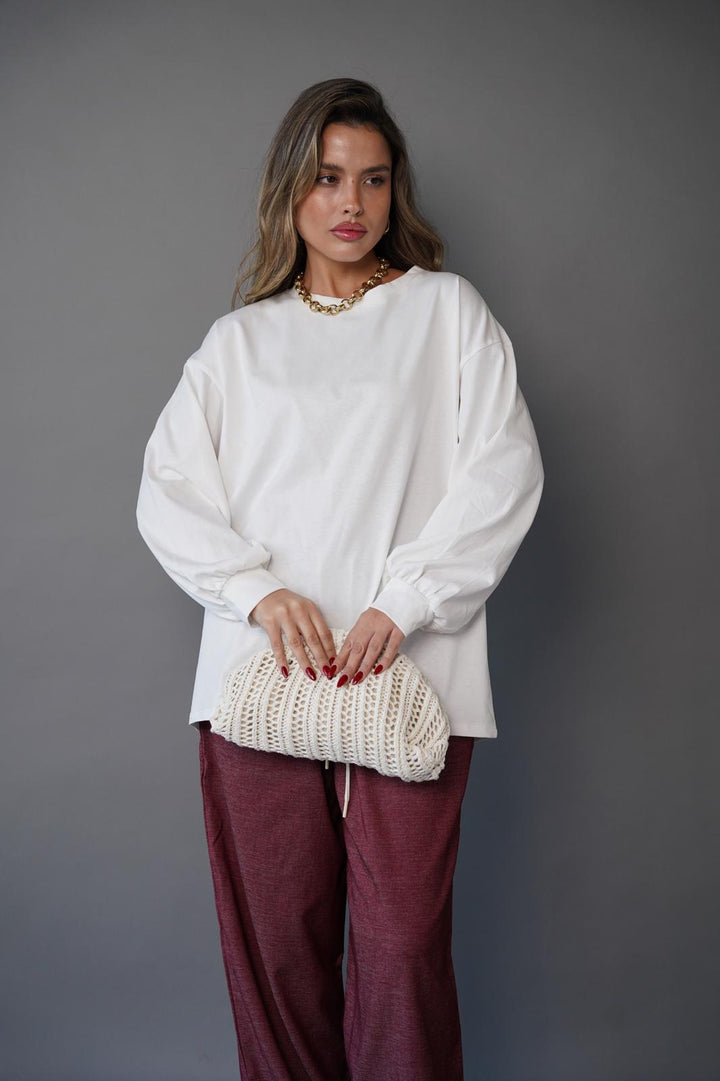 חולצה חלקה בגזרה ישרה לנשים - דגם מייסי בצבעים שחור, לבן וקפה