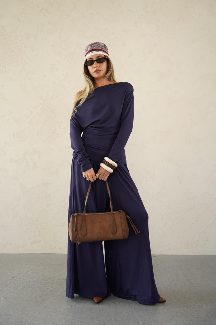 חליפה נשפכת עם גומי במותן לנשים - דגם אייבי בצבעים שחור, חום וכחול