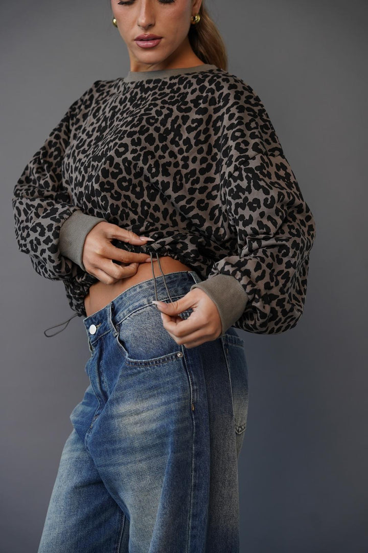 פוטר עם הדפס מנומר לנשים - דגם טומי בצבעים לבן, חום ואפור