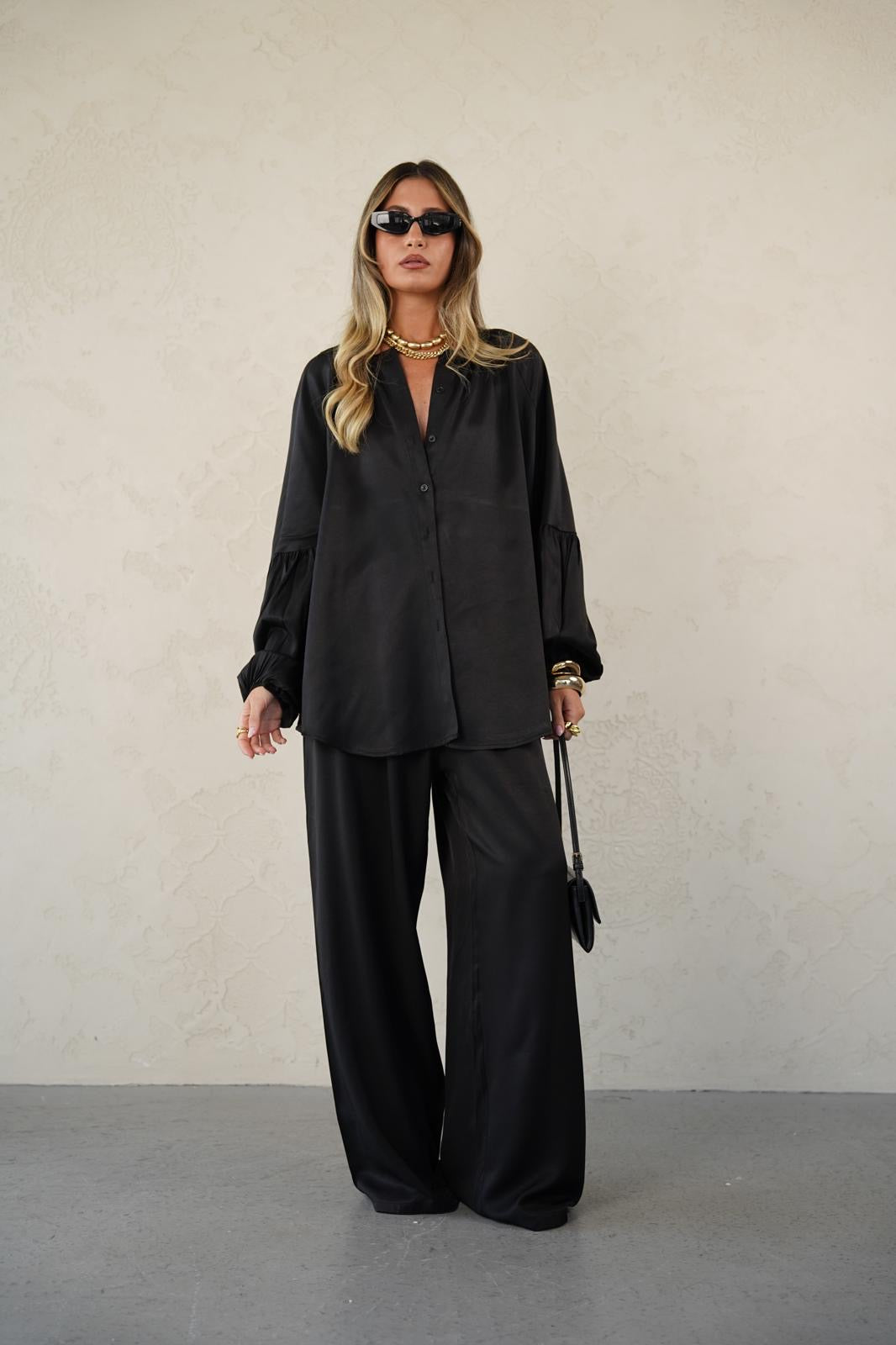 חליפה מבד עשיר לנשים - דגם אליס בצבעים לבן, שחור וקפה