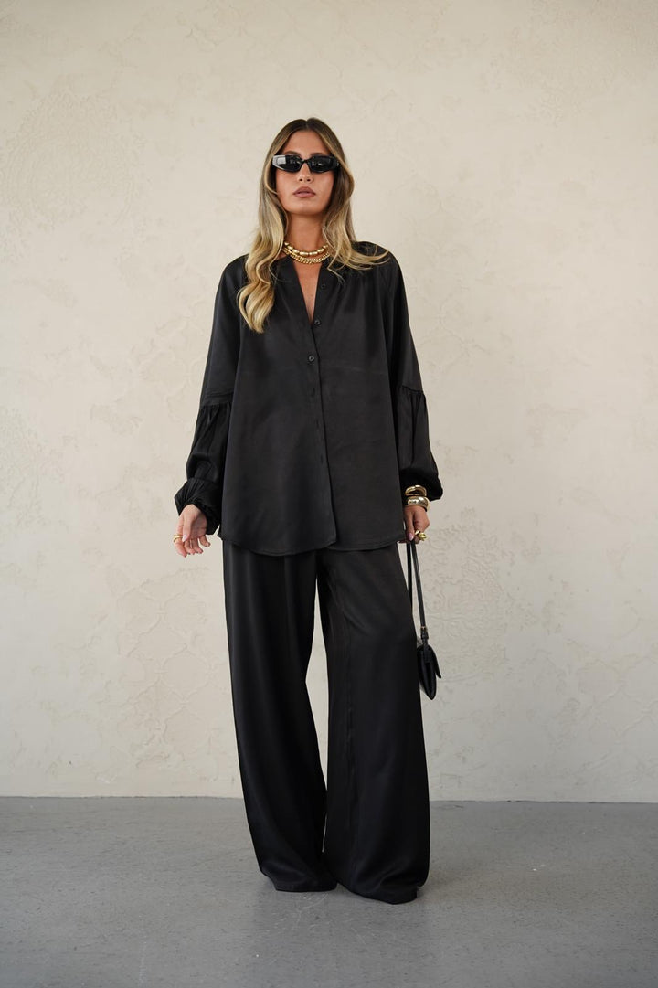 חליפה מבד עשיר לנשים - דגם אליס בצבעים לבן, שחור וקפה