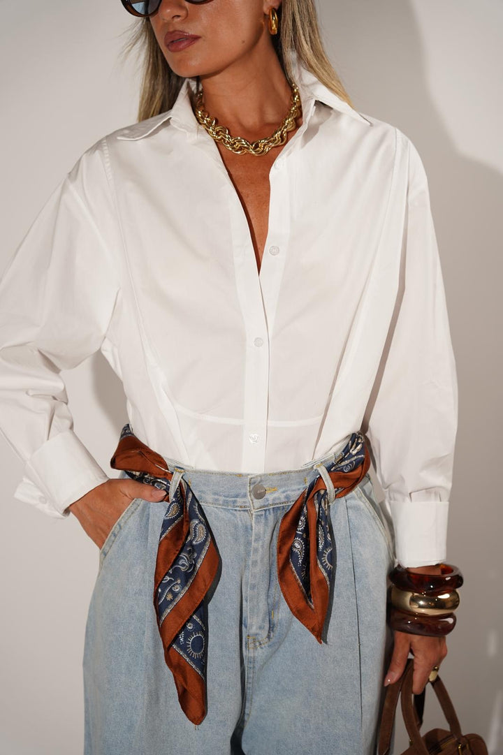 חולצה מכופתרת עם מנג׳ט בשרוול לנשים - דגם קלוד בצבעים לבן ותכלת