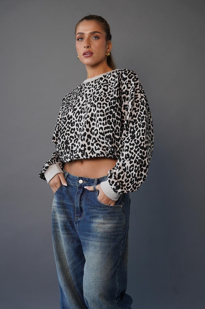 פוטר עם הדפס מנומר לנשים - דגם טומי בצבעים לבן, חום ואפור