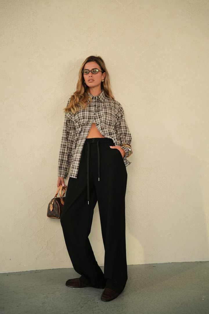 מכנס נשפך עם גומי במותן לנשים - דגם קלייר בצבע שחור