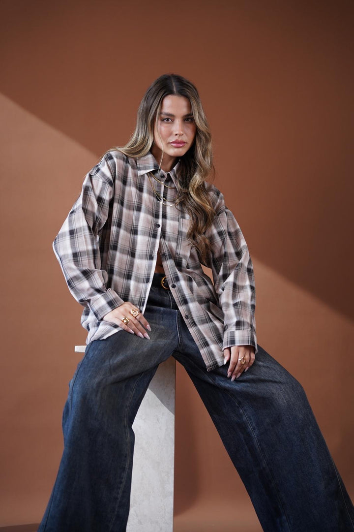 חולצת משבצות מכופתרת לנשים - דגם קנזס בצבעים אדום ולבן