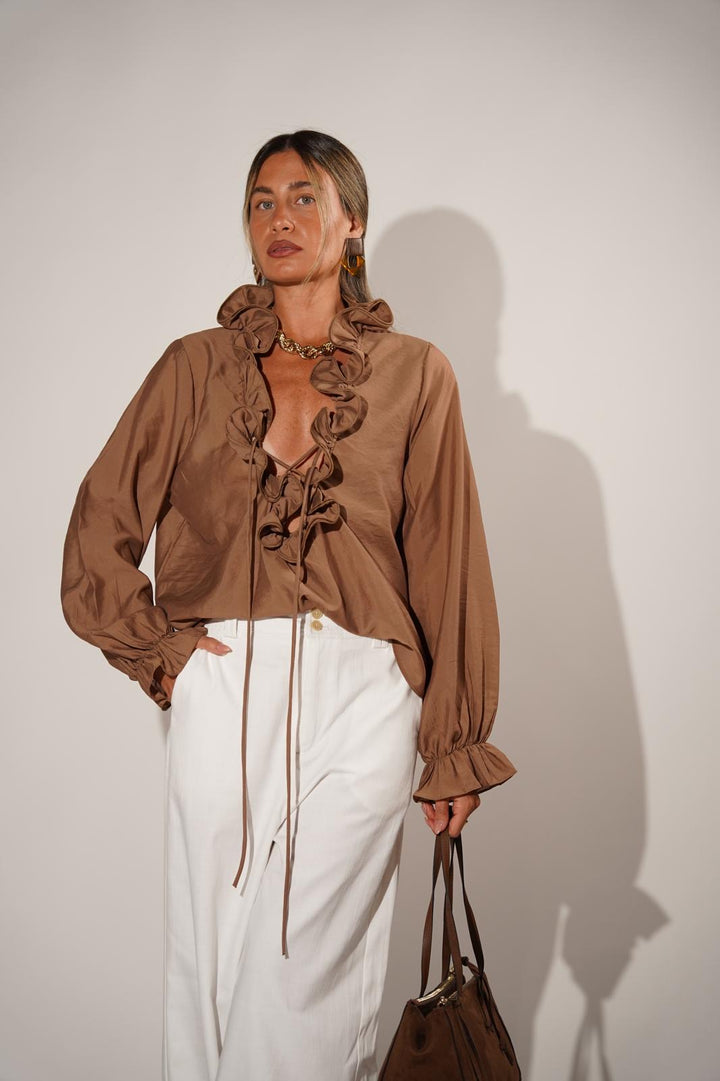 חולצה עם צווארון וולנים לנשים - דגם קארן בצבעים חום, לבן ושחור