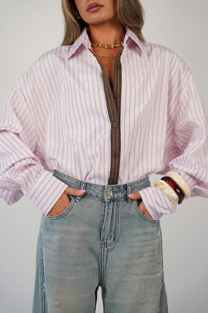 חולצת פסים מכופתרת לנשים - דגם בלו בצבעים ורוד ותכלת