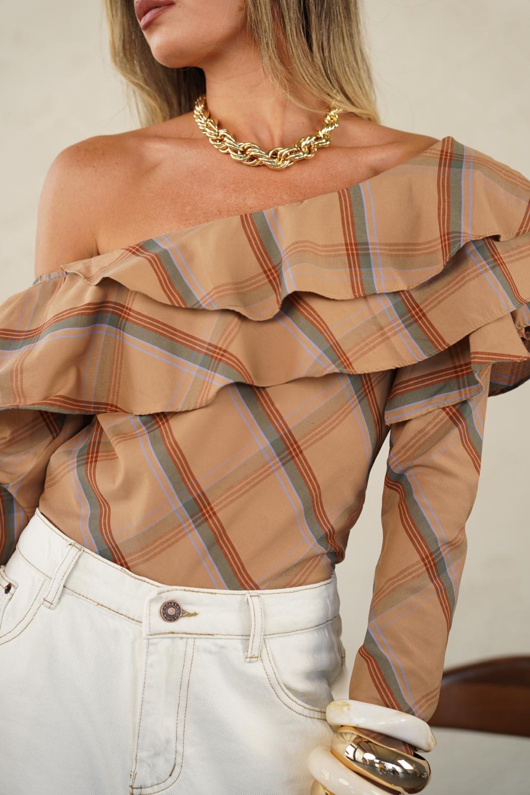 חולצת כתף אחת לנשים - דגם אן בצבעים חום משבצות וכתום משבצות