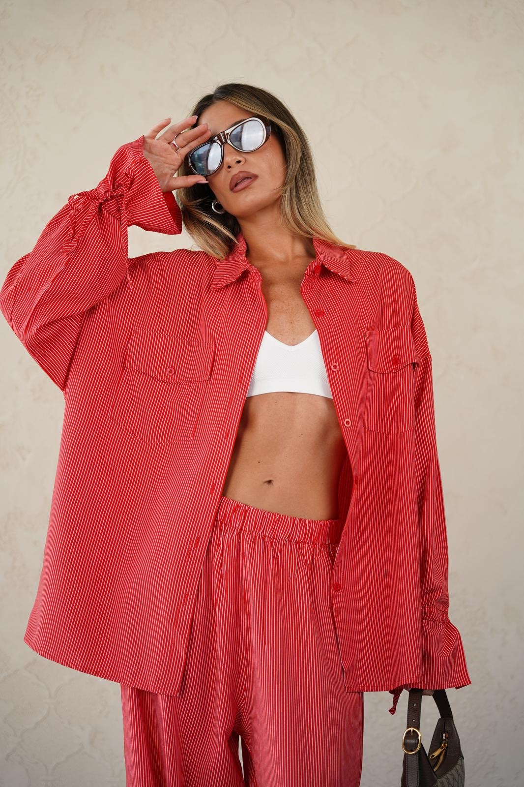 חליפת פסים מבד נשפך לנשים - דגם שייה בצבעים אדום פסים, כחול פסים וסגול פסים