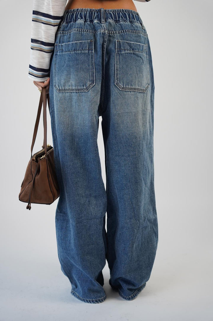 ג׳ינס אוברסייז עם גומי במותן לנשים - דגם דני בצבע כחול