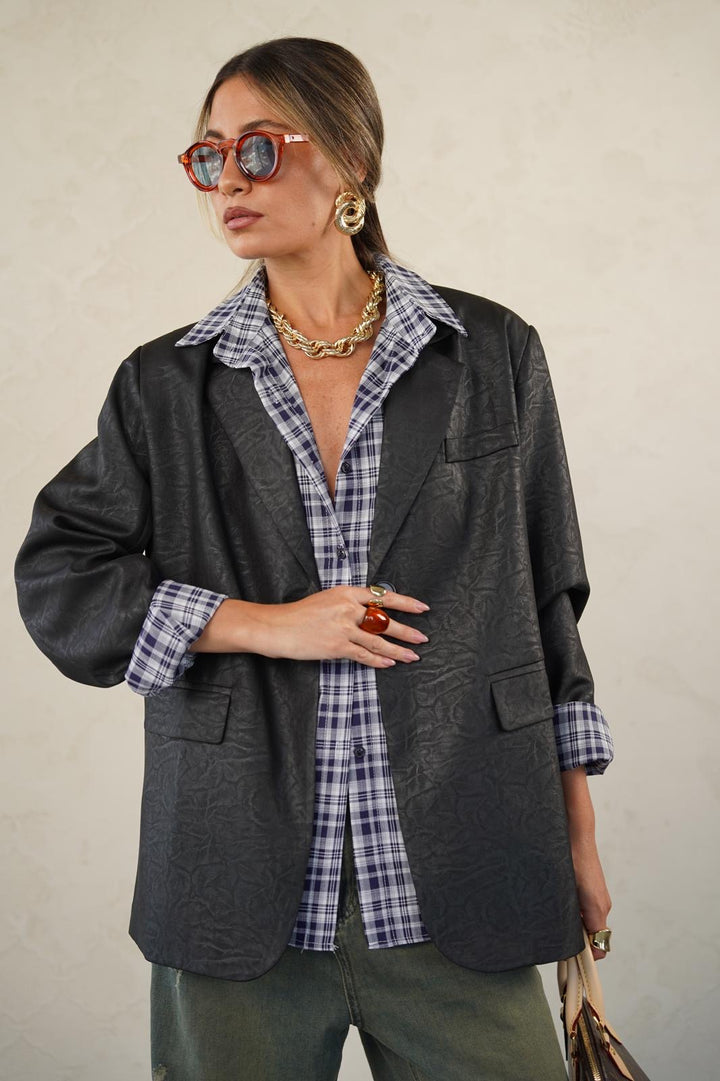 ג׳קט אוברסייז עם טקסטורה בבד לנשים - דגם נינה בצבעים שחור וחום