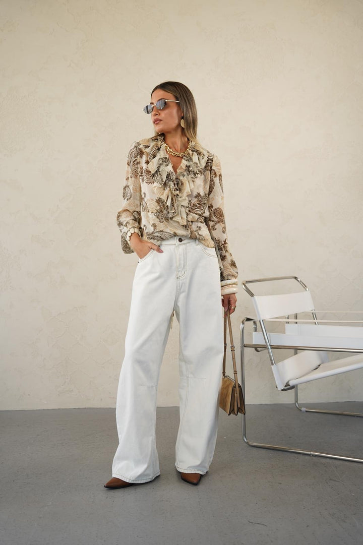 חולצת מעטפה עם הדפס לנשים - דגם בלייר בצבעים קרם מודפס ולבן מודפס