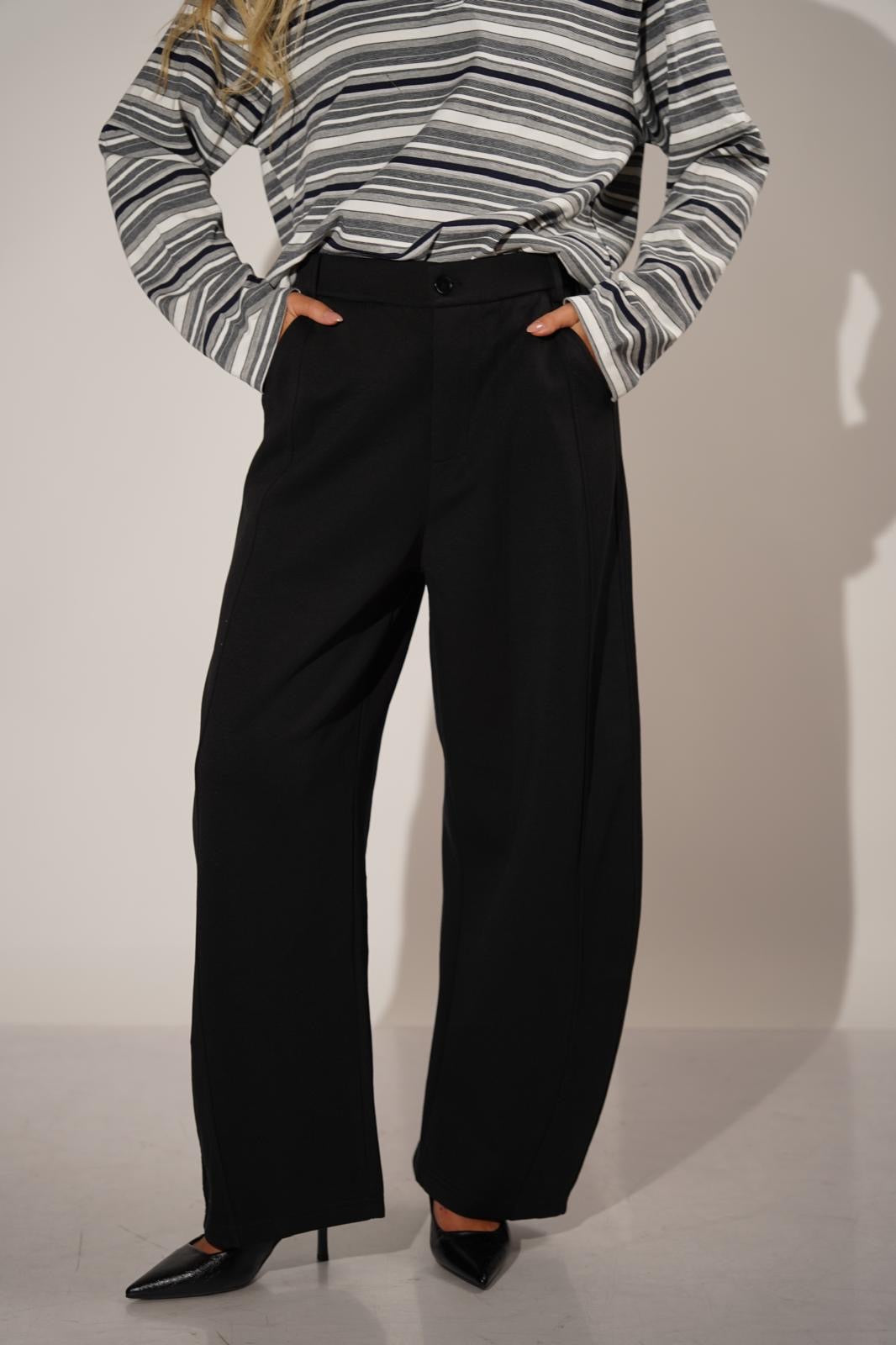 מכנס מחויט בגזרה ישרה לנשים - דגם לוסיל בצבע שחור