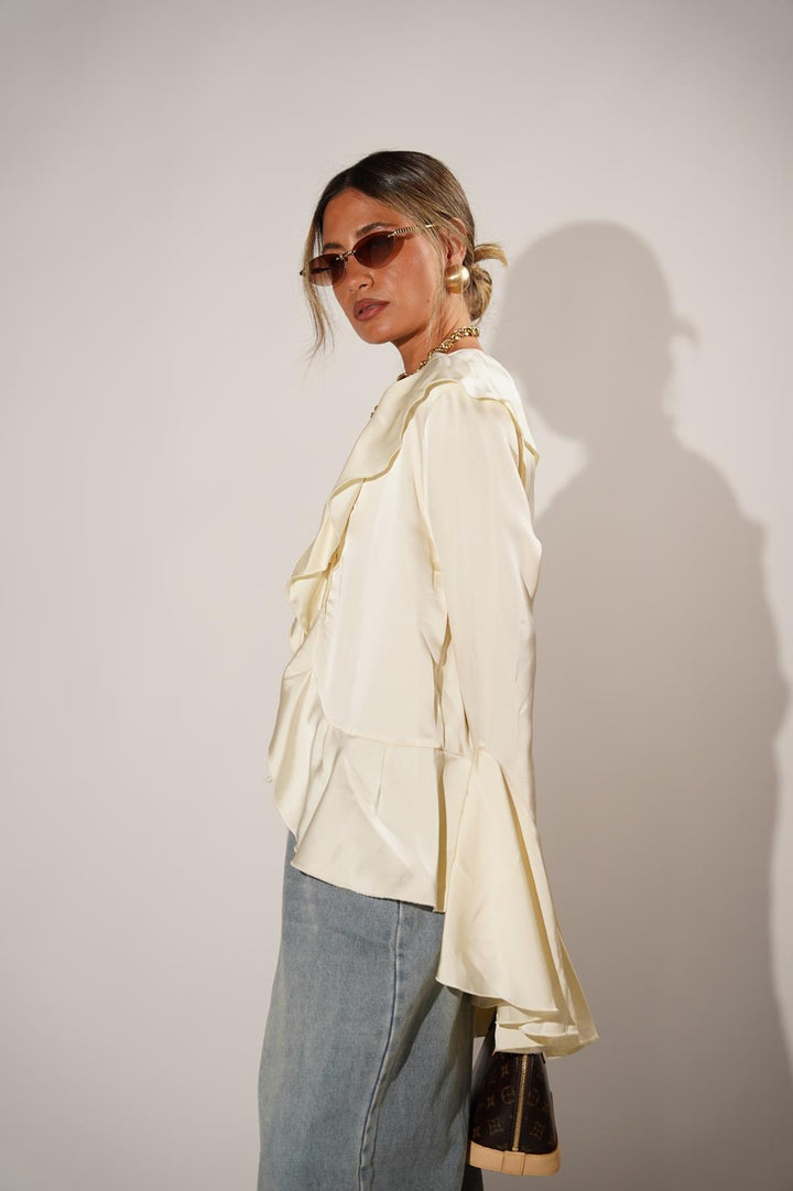 חולצה עם שרוולי פעמון לנשים - דגם איימי בצבעים צהוב זהב, לבן ושחור