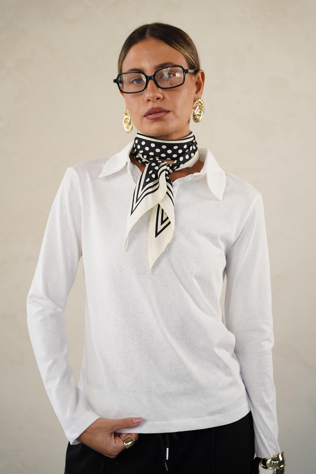 טישרט פולו לנשים - דגם מאיה בצבעים לבן, צהוב, חום וכחול נייבי