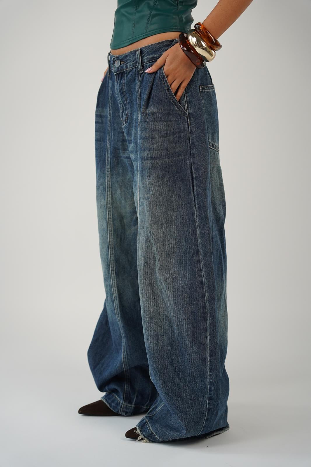 ג׳ינס אוברסייז עם חיתוכים לנשים - דגם ג׳סי