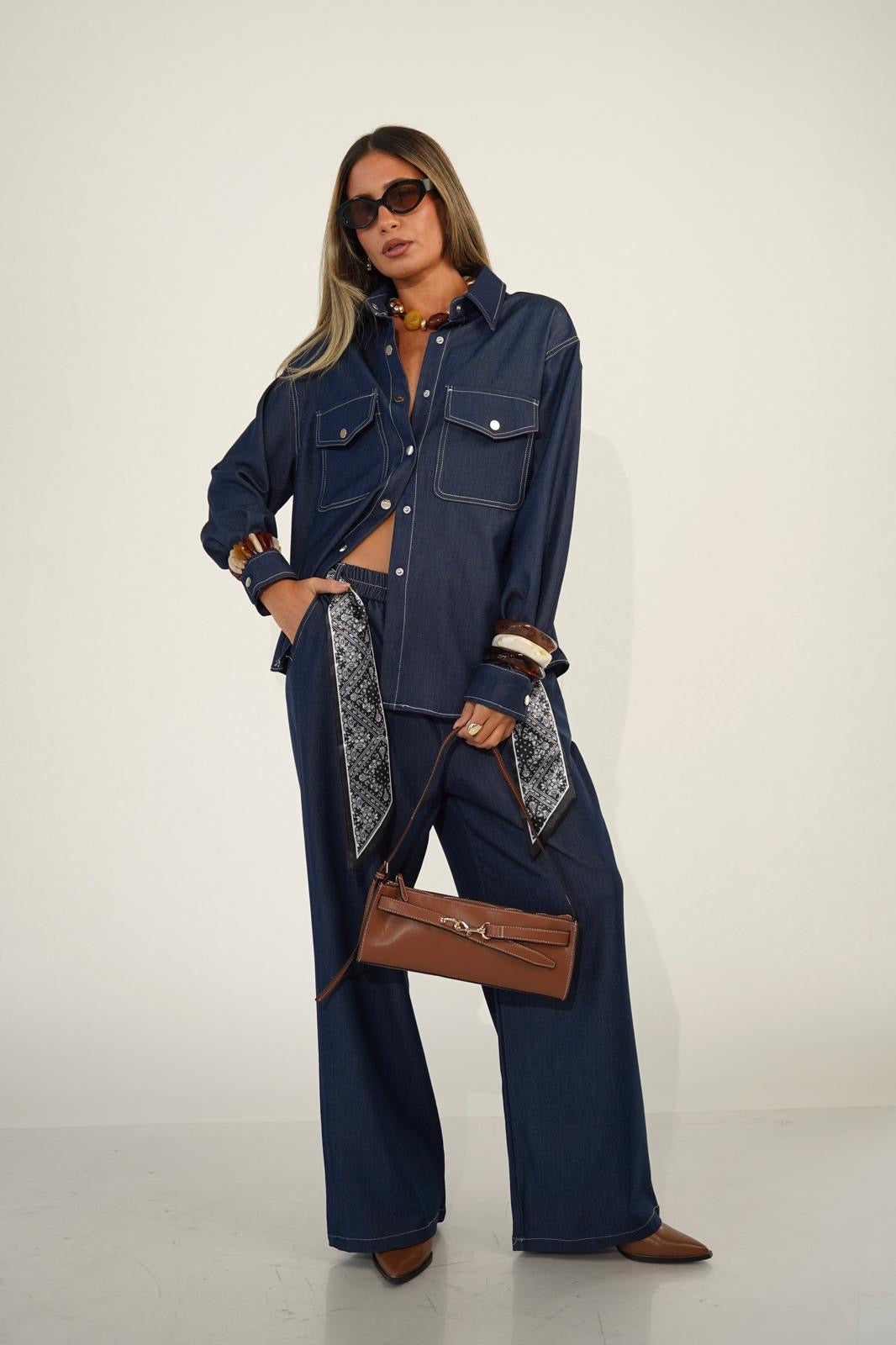 חליפת ג׳ינס לנשים - דגם לוקאס בצבעים כחול ג׳ינס, ג׳ינס בהיר וג׳ינס כהה