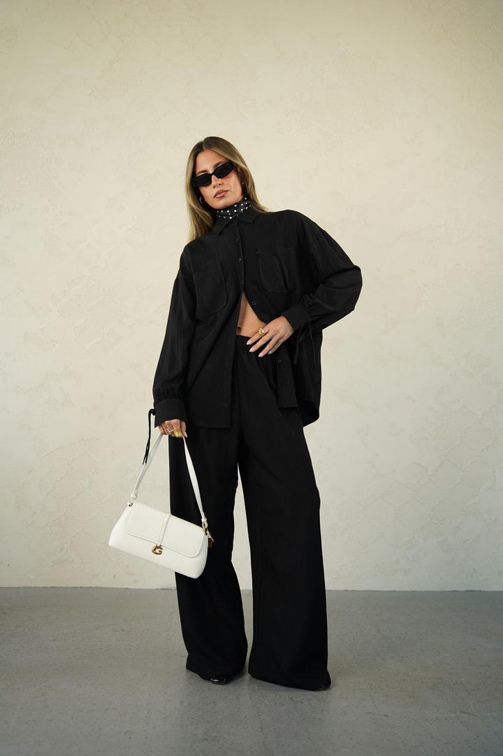 חליפת אוברסייז נשפכת לנשים - דגם נסטי בצבעים שחור, תכלת ובז׳