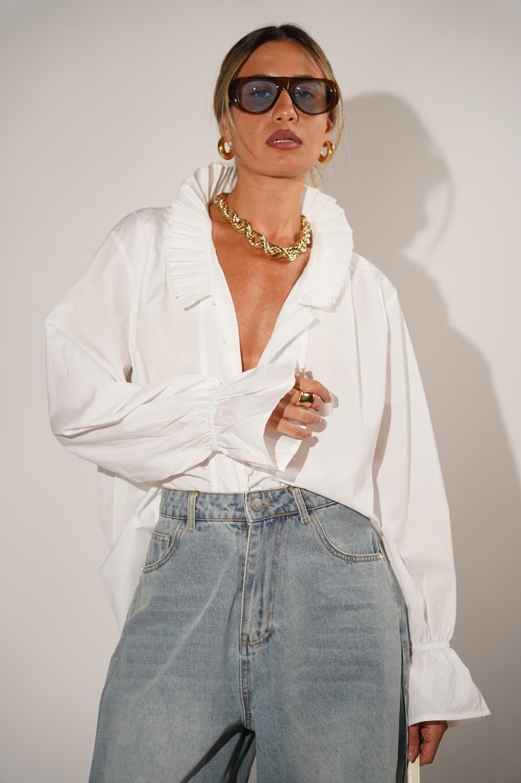 חולצה עם צווארון קפלים מיוחד לנשים - דגם אליאנה בצבע לבן