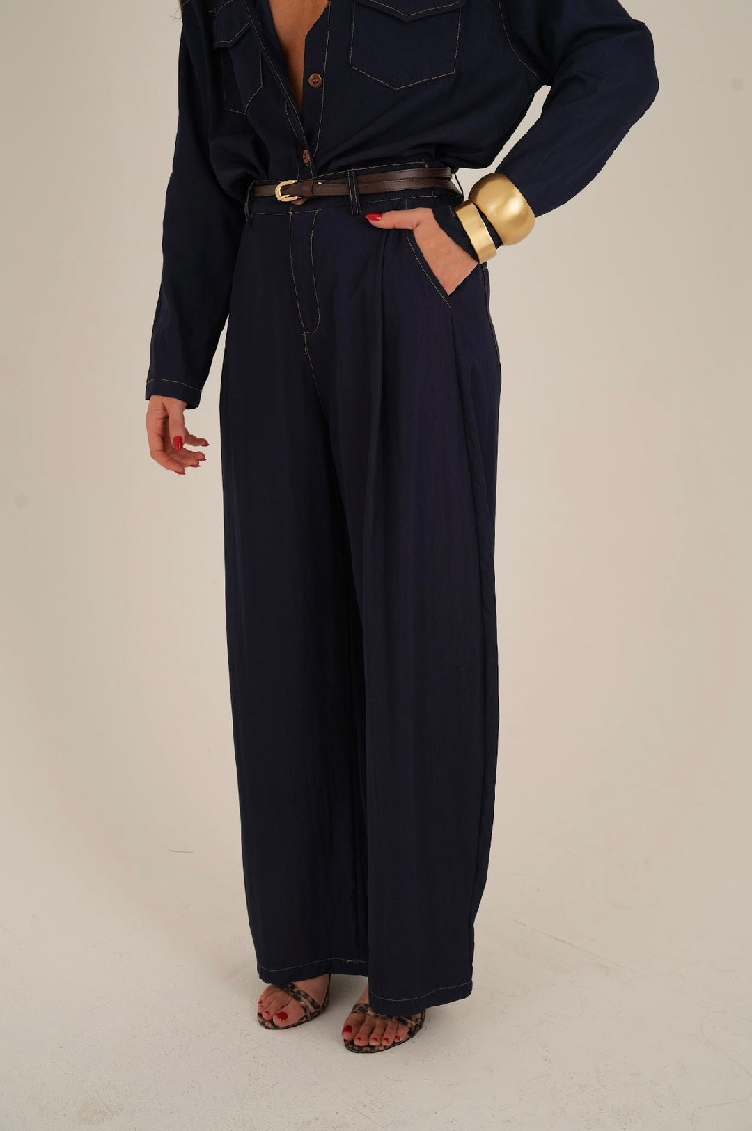 חליפת מייגן