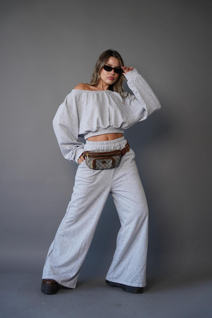 חליפת פנאי בגזרת אוברסייז לנשים - דגם לני בצבעים שחור ואפור