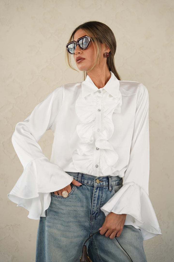 חולצה אלגנטית ומרשימה עם וולנים לנשים - דגם סלין בצבעים שחור ולבן