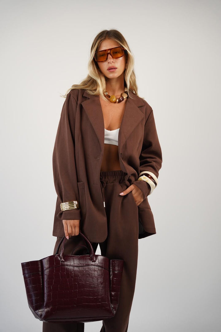 חליפת ספורט אלגנט לנשים - דגם לולה בצבעים חום, שחור וקרם