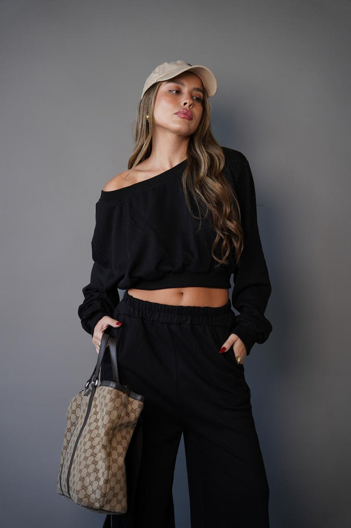 חליפת פנאי בגזרת אוברסייז לנשים - דגם לני בצבעים שחור ואפור