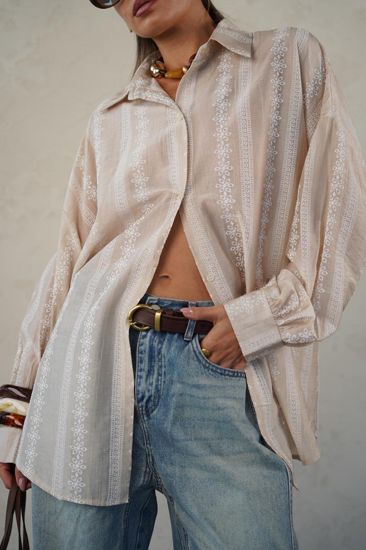 חולצה מכופתרת אוברסייז עם רקמה - דגם אלין בצבעים לבן, ורוד, קרם וירוק