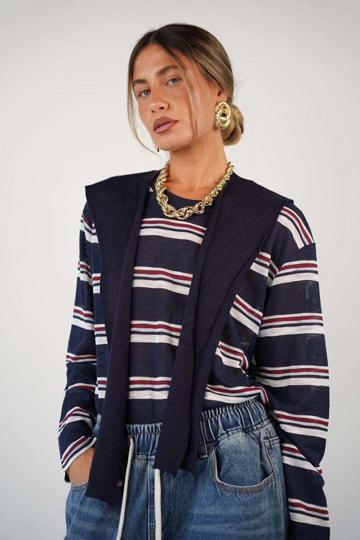 חולצת פסים לנשים - דגם טסה בצבעים לבן, אפור וכחול