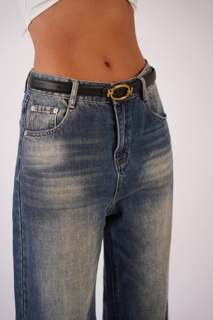 חגורה עם אבזם בצורת אובל