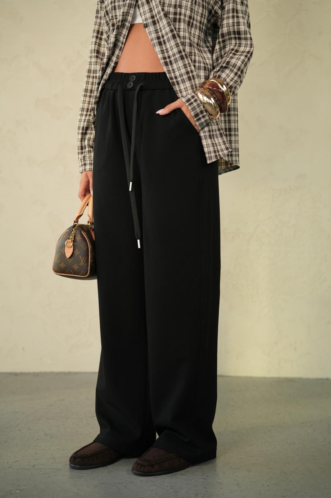 מכנס נשפך עם גומי במותן לנשים - דגם קלייר בצבע שחור